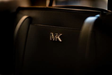 differences between michael kors retail and factory outlet bags|Michael Kors discount outlet store.